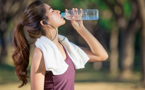 Uống nước khi tập thể dục và những điều bạn cần biết